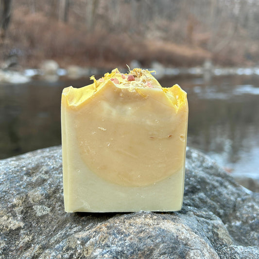 Handmade lime and cedarwood soap bar infused with calendula tea, French green clay, grapefruit powder, and calendula flowers. Crafted with organic coconut oil, olive oil, shea butter, and mango seed butter for a nourishing cleanse. Enhanced with pink salt for gentle exfoliation and scented with lime and cedarwood essential oils for a grounding yet zesty aroma. Each bar weighs approximately 3 ounces and is wrapped in eco-friendly lokta paper